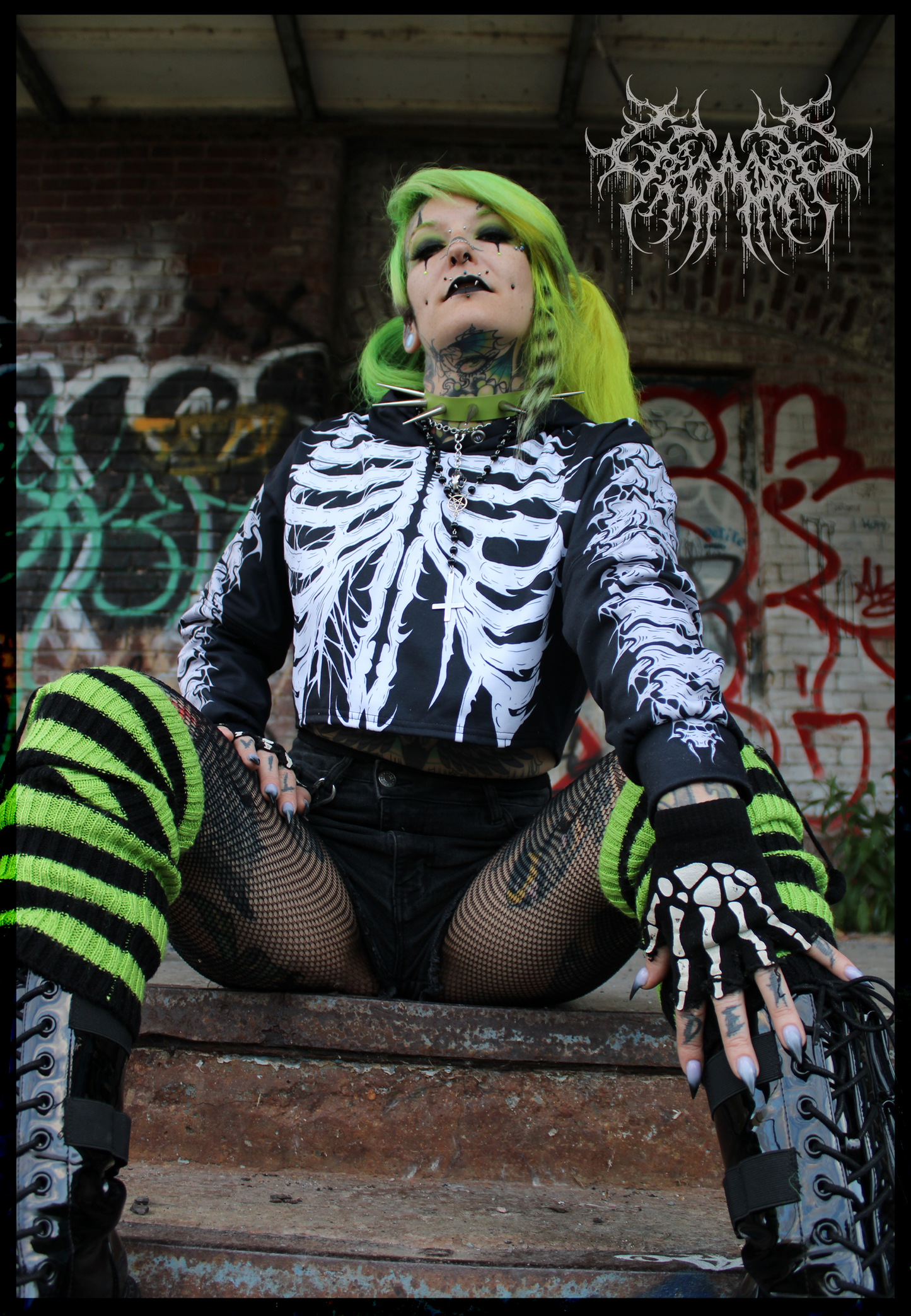 SPINE-BREAKER CROP TOP